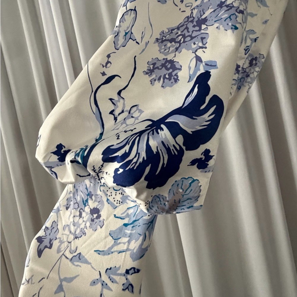 Blue & White Floral Puff-Sleeve Midi Dress - Picture 7 of 13